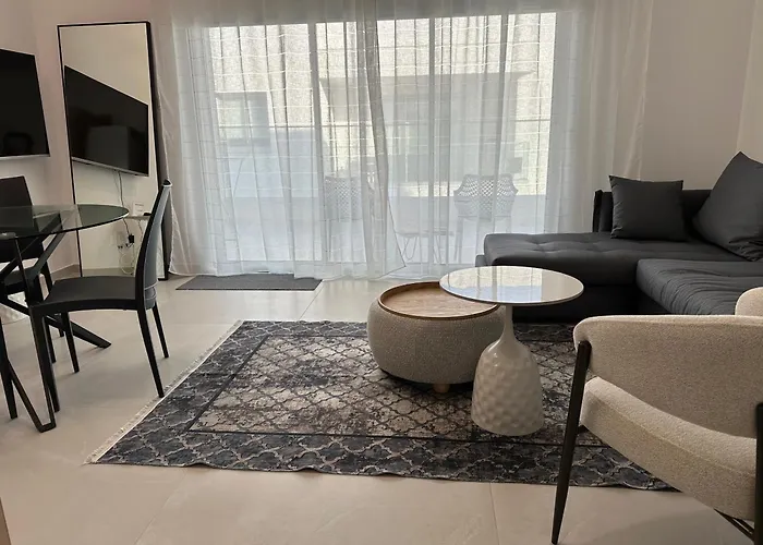 -mari- Cozy At Engomi Near Unic דירה