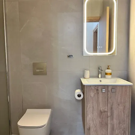 -mari- Cozy At Engomi Near Unic דירה *